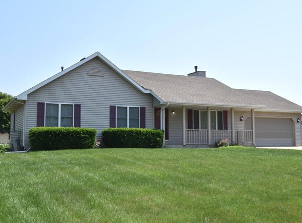 5805 Leawood Ln, Racine, WI 53402