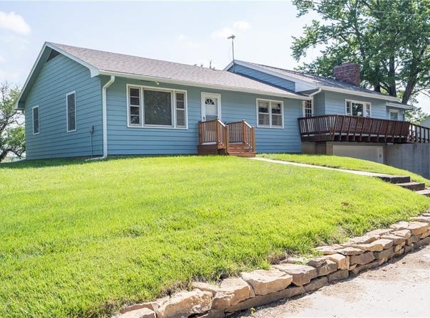 9643 Y Road, Meriden, KS 66512