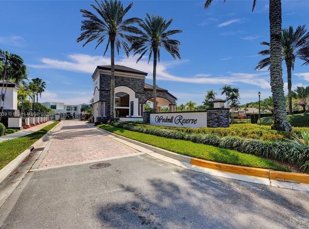 19068 Park Ridge St, Weston, FL 33332