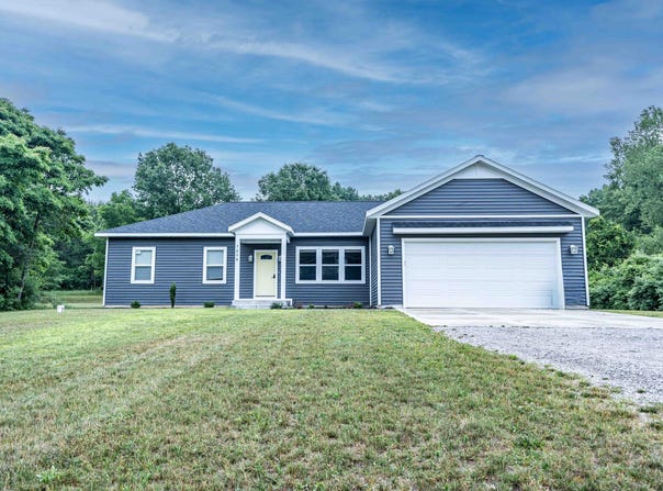 7898 W Juniper Beach Road, Mears, MI 49436