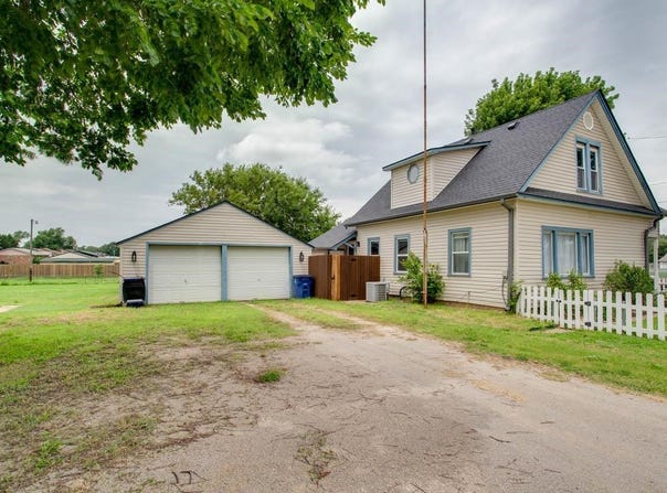 202 W 3rd, Lahoma, OK 73754