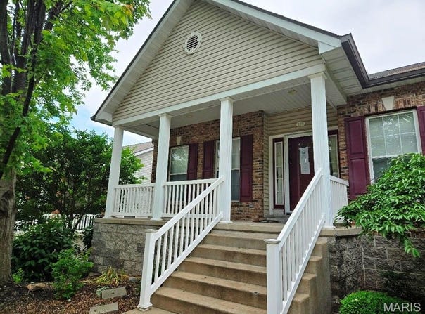 778 Queens Court Place, St Peters, MO 63376