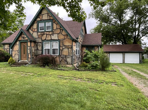 305 Pine Grove Road, Willow Springs, MO 65793