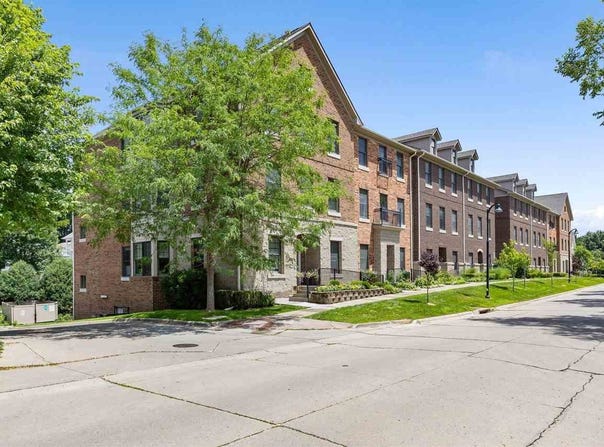 1192 Foster Rd, IowaCity, IA 52245