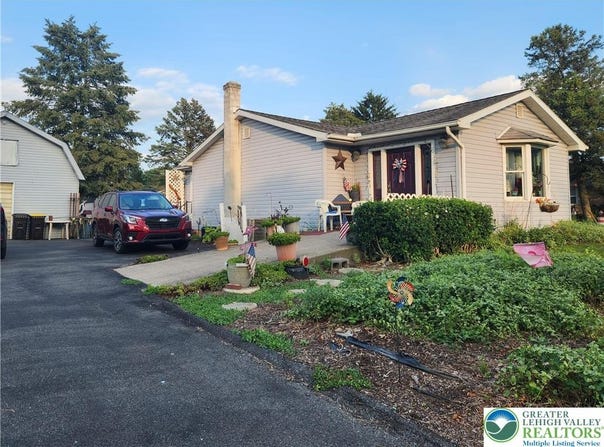 488 Daniels Road, Lower Nazareth Twp, PA 18064