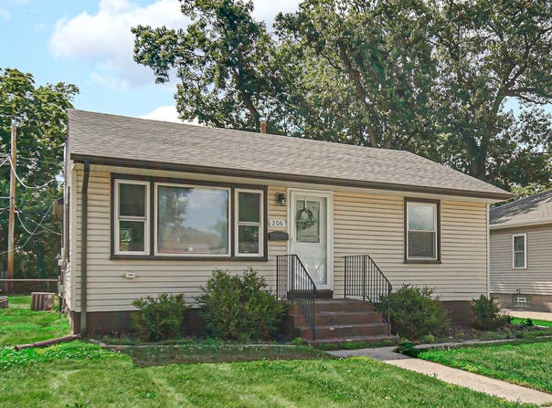 206 N Oakwood Drive, Griffith, IN 46319