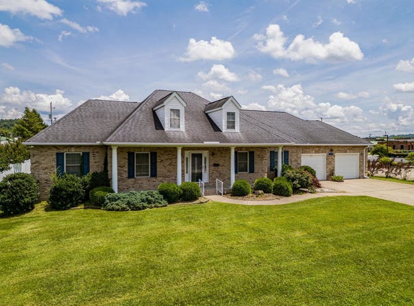 1155 Pike Street, Milton, WV 25541