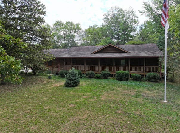 201 Mulberry St., Grayville, IL 62844