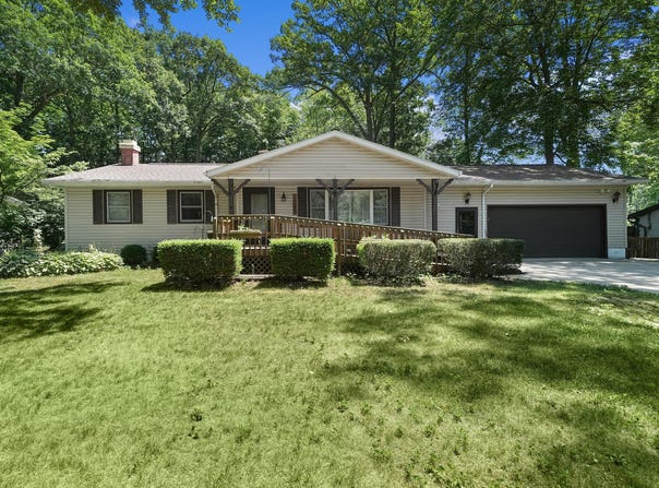 19136 Glendale Circle, Spring Lake, MI 49456
