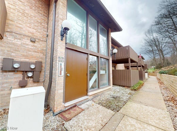 6885 Carriage Hill Drive unit: E67, Brecksville, OH 44141