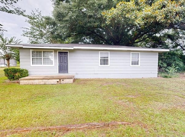 806 County Road 23, Skipperville, AL 36374