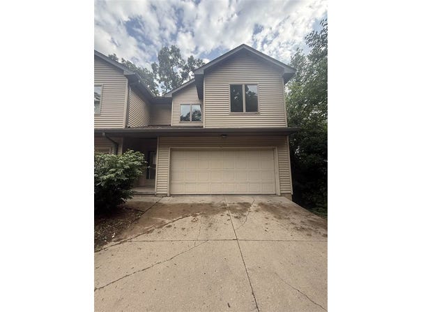 936 23rd Ave, Coralville, IA 52241