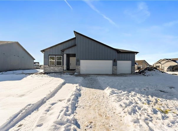 501 Woodview Drive, Raymore, MO 64083