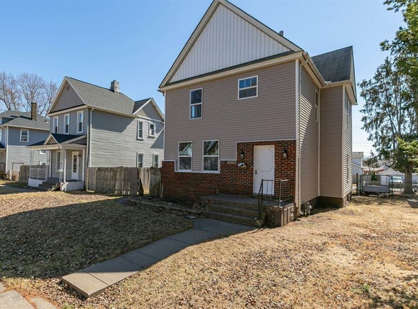 2015 West 5th Street, Davenport, IA 52802