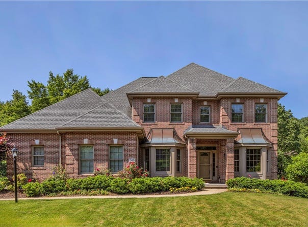 360 Steeplechase Dr, Cranberry Twp, PA 16066