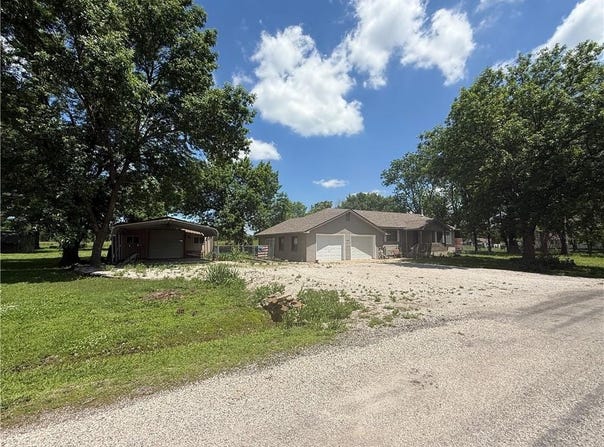 1258 24500 Road, Parsons, KS 67357
