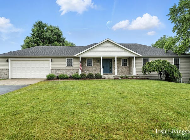 9337 Andrew Farms Drive, Alto, MI 49302