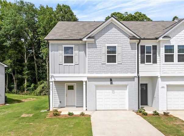 1215 MCCOY Street, OPELIKA, AL 36801