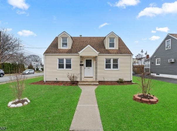 95 Huron Ave, Clifton City, NJ 07013-2952
