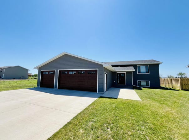 1210 NE 32nd Avenue, Aberdeen, SD 57401