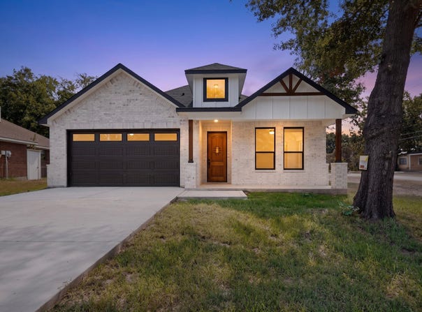 102 Redondo Drive, Gun Barrel City, TX 75156