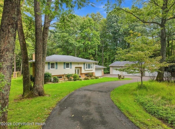 2239 Long Acre Drive, Effort, PA 18330