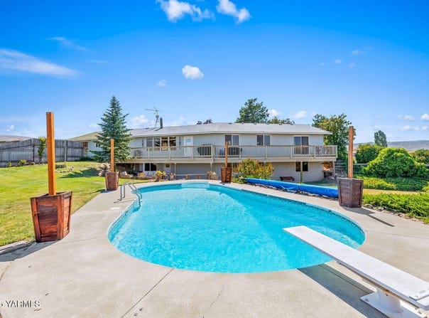 511 E Pine Rd, Yakima, WA 98903