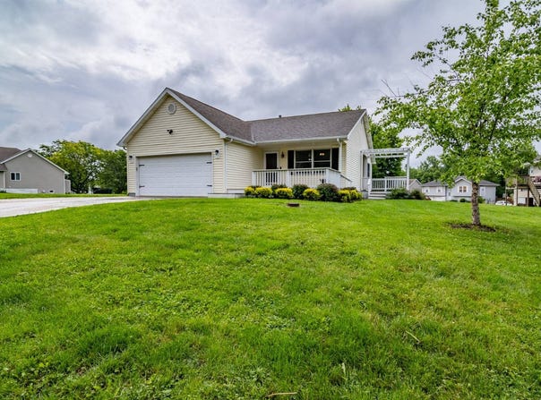 1206 Sam Den Circle, Cameron, MO 64429