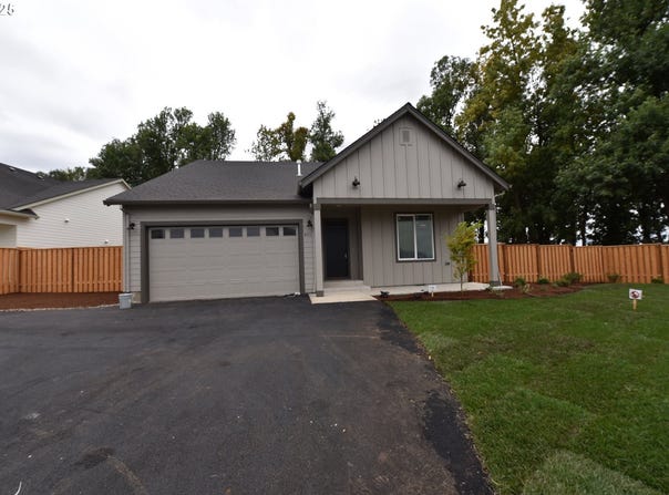 871 OAKLEAF WAY, Silverton, OR 97381