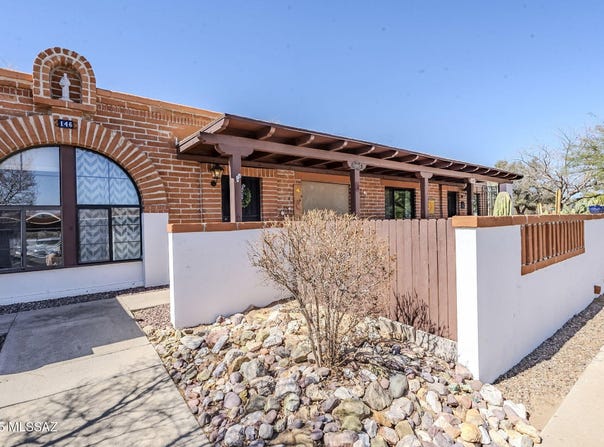 146 S Paseo Tierra, Green Valley, AZ 85614