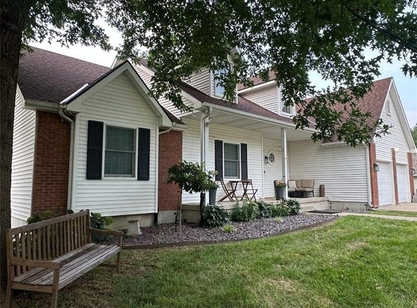 4809 Creek Crossing Drive, St Joseph, MO 64507