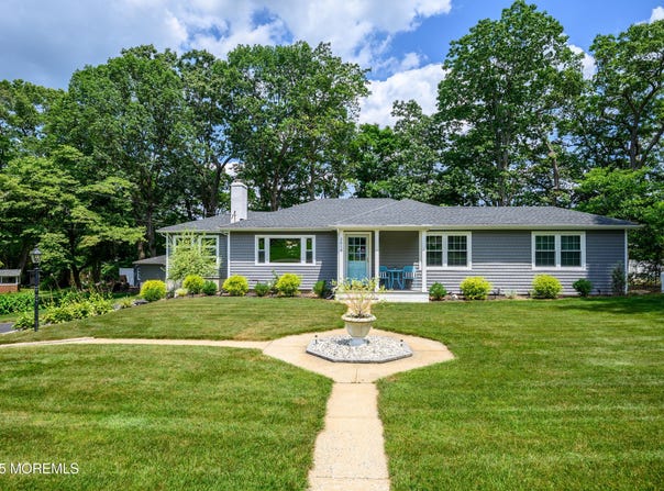 3213 Ridgewood Road, Allenwood, NJ 08720
