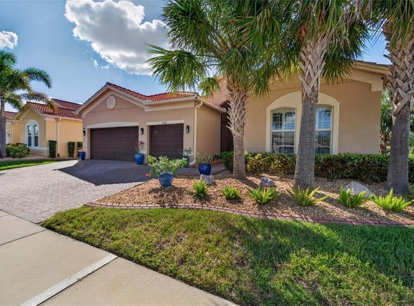 16301 GARNET GLEN Place, WIMAUMA, FL 33598