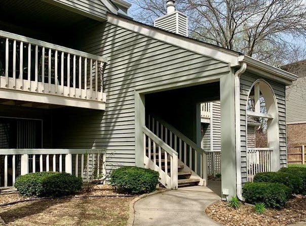 8806 W 106th Terrace, Overland Park, KS 66212