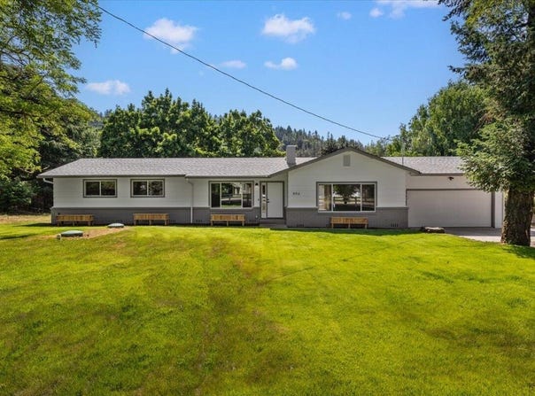 896 W Evans Creek Road, Rogue River, OR 97537