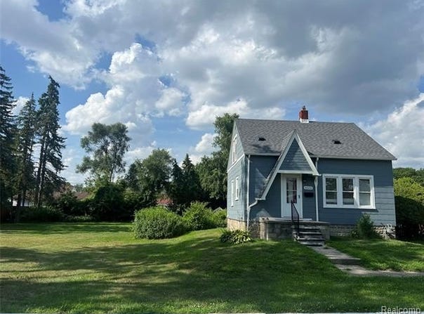 32270 Bridge Street, Garden City, MI 48135