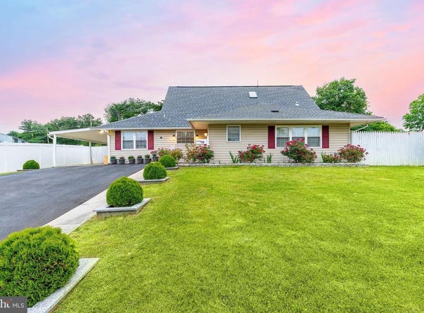 49 HIGHLAND PARK PL, LEVITTOWN, PA 19056