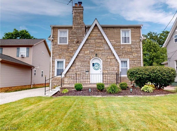 1907 Robindale Street, Wickliffe, OH 44092