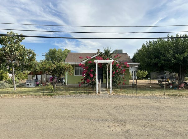 102 S Palm Street, Woodlake, CA 93286