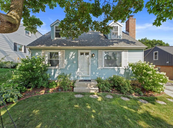 262 N 113th St, Wauwatosa, WI 53226
