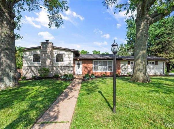 1118 Olivaire Lane, St Louis, MO 63132