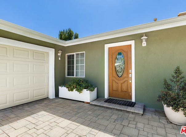 20628 Clark St, Woodland Hills, CA 91367