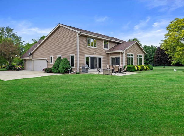 566 Amber Ct, Colgate, WI 53017