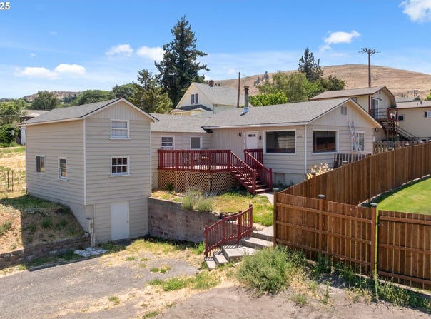 2318 E 13TH ST, The Dalles, OR 97058