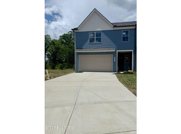 1823 Bennett Village Drive, Maryville, TN 37804