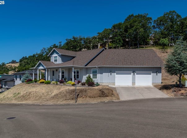 1926 WAREWOOD TERRACE CT, Roseburg, OR 97471