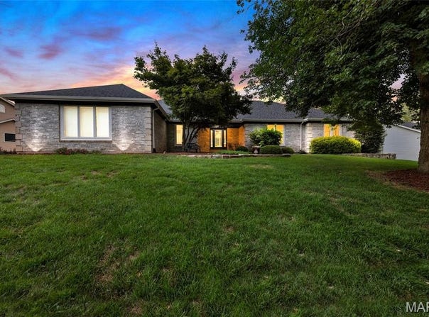 924 Forest Lake Court, Ballwin, MO 63021