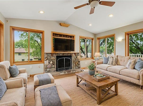 6244 Edgemont Boulevard N, Brooklyn Park, MN 55428