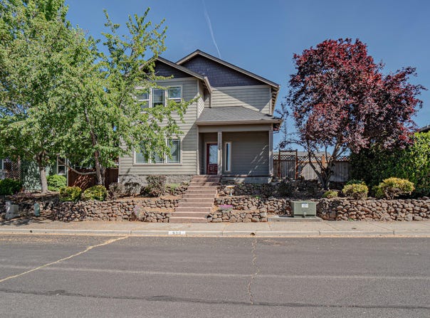 930 Win Way, Eagle Point, OR 97524