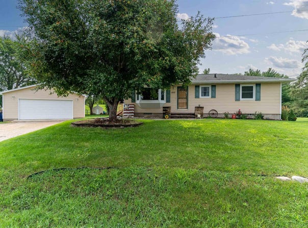 1313 Black Hawk Road, Waterloo, IA 50701
